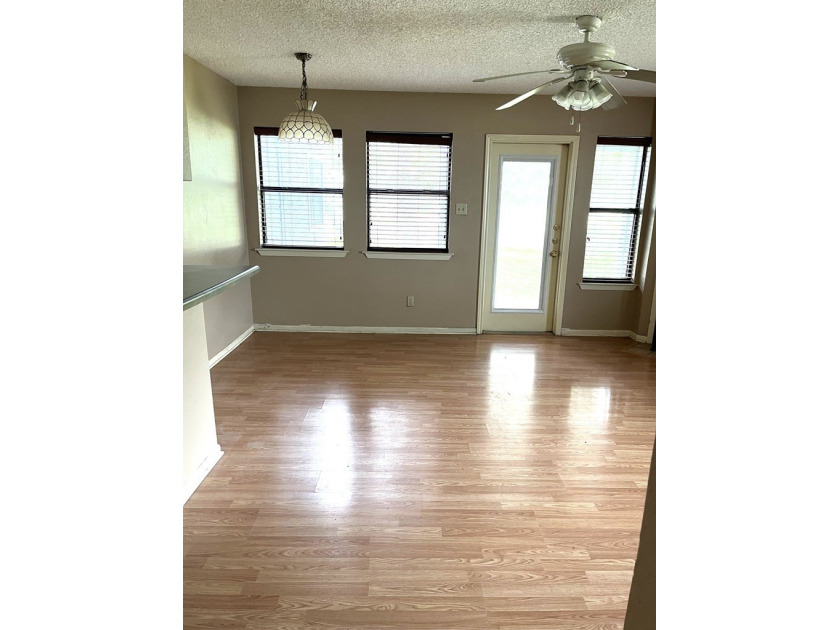End unit with FULL GARAGE. Lots of huge oak trees and walking - photo 6