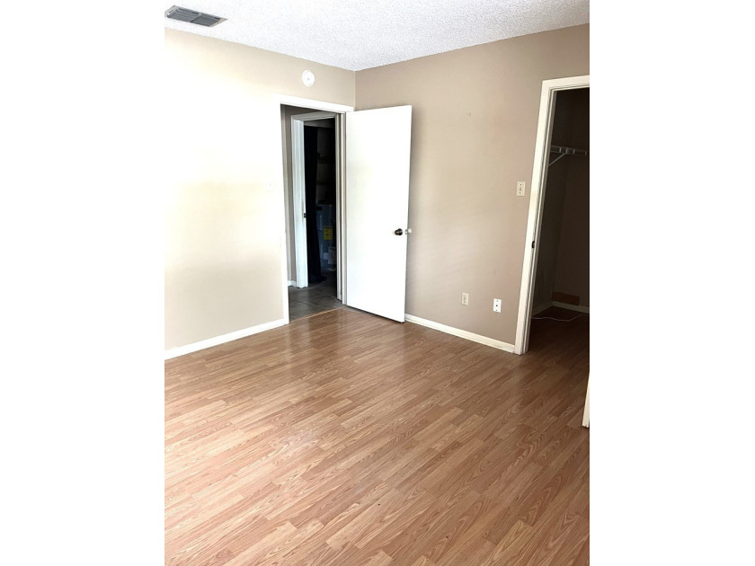 End unit with FULL GARAGE. Lots of huge oak trees and walking - photo 9