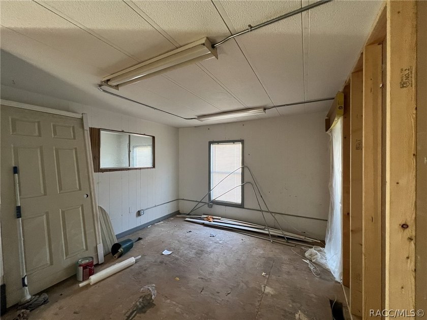 COMMERCIAL PROPERTY! Discover an excellent opportunity in a - photo 10