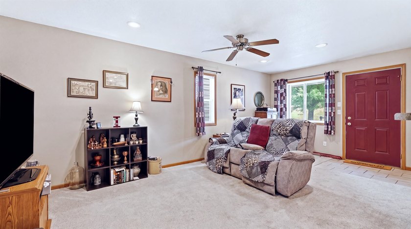 Enjoy easy access to the West End of town with convenient - photo 4