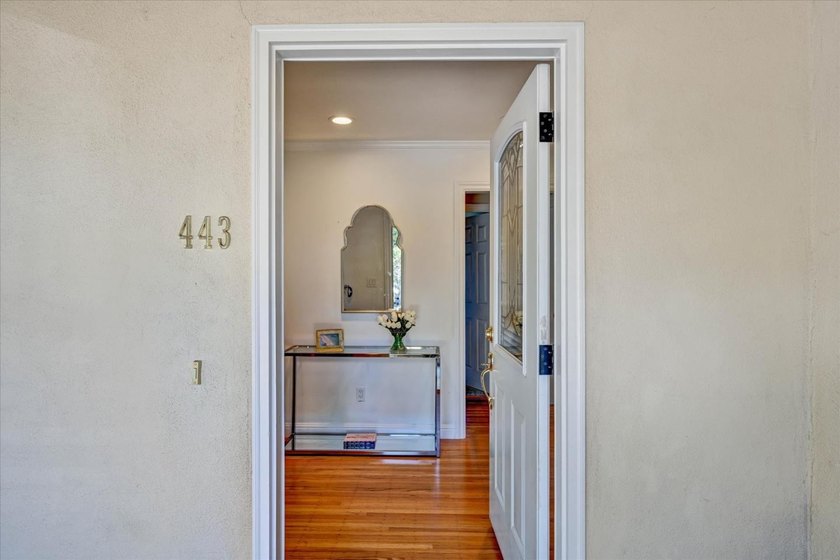 Pride of ownership located in Redwood City, this cozy 2-bedroom - photo 5