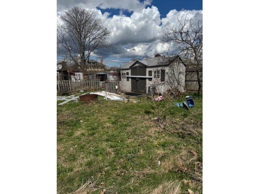 Investor special! 4-bedroom, 2-bath property situated on a - photo 17