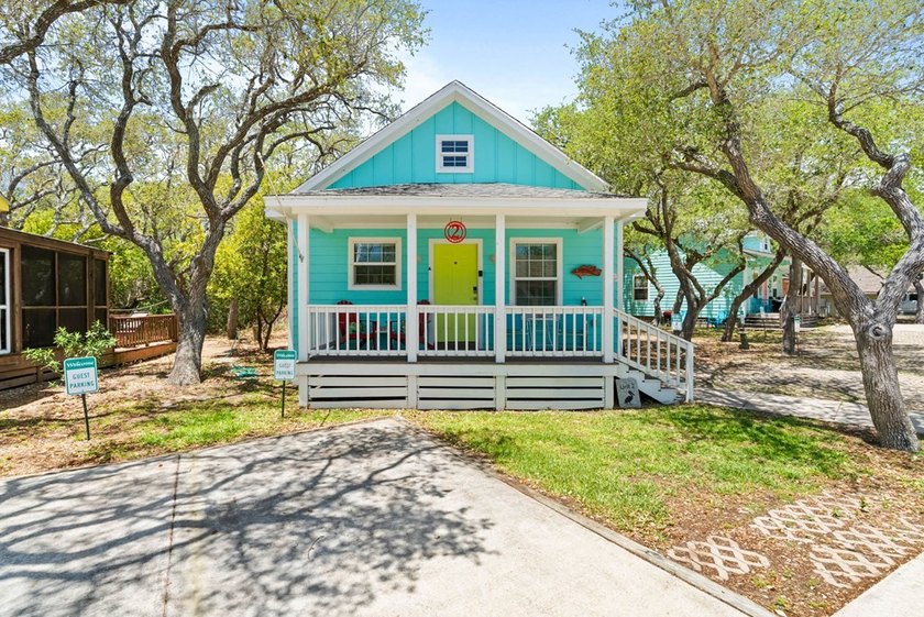 Charming 2-Bedroom Cottage near Copano Bay - Turnkey Investment - photo 2