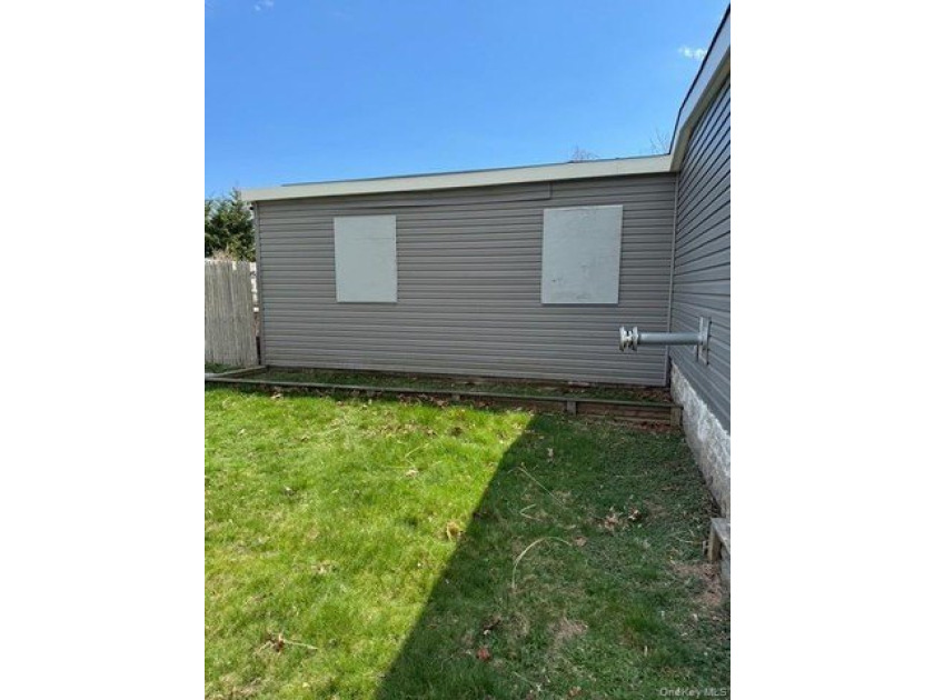 Investor special! 4-bedroom, 2-bath property situated on a - photo 23
