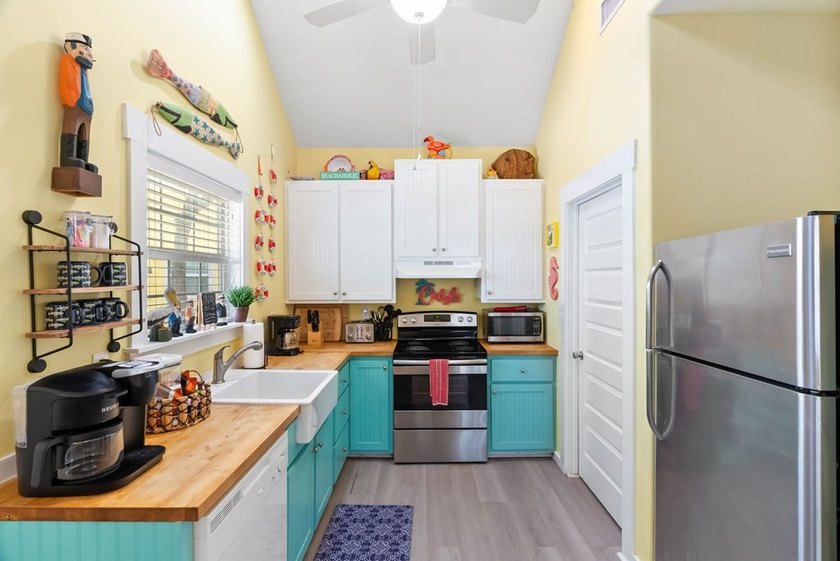 Charming 2-Bedroom Cottage near Copano Bay - Turnkey Investment - photo 4