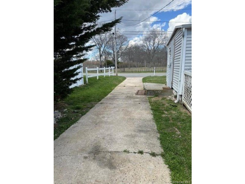 Investor special! 4-bedroom, 2-bath property situated on a - photo 26