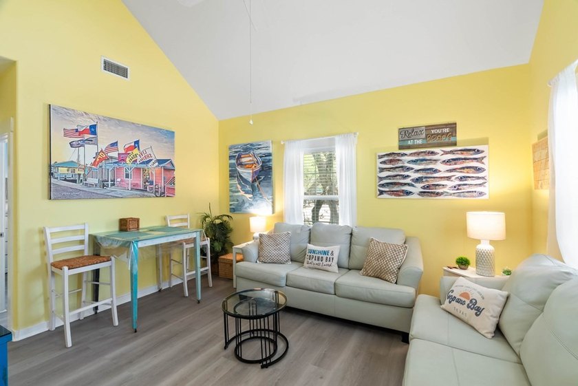 Charming 2-Bedroom Cottage near Copano Bay - Turnkey Investment - photo 9