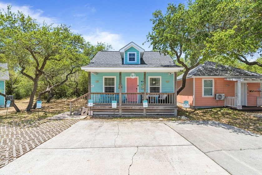 Coastal Cottage Retreat Near Copano Bay! Discover your perfect - photo 2