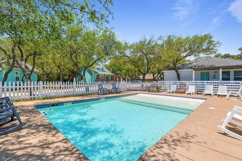 Coastal Cottage Retreat Near Copano Bay! Discover your perfect - photo 8