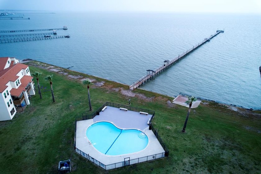 Absolutely stunning! Come experience this completely remodeled - photo 5