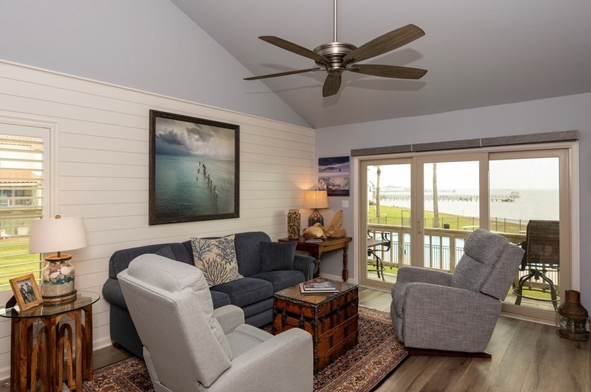 Absolutely stunning! Come experience this completely remodeled - photo 9
