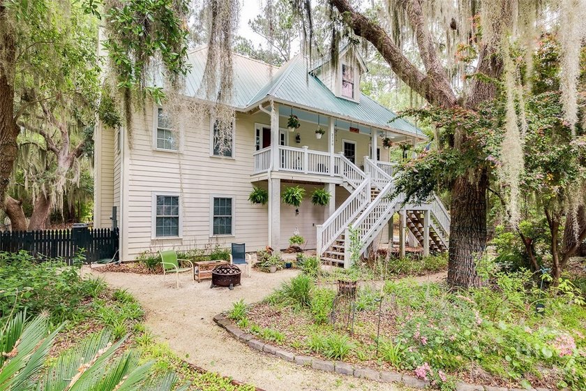Tucked beneath swaying oaks and draped in coastal charm, 3120 - photo 3