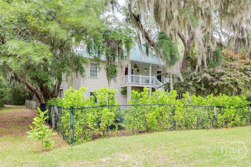 Tucked beneath swaying oaks and draped in coastal charm, 3120 - photo 4