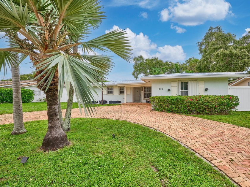 Welcome to your charming and bright Royal Oak Hills home in Boca - photo 7