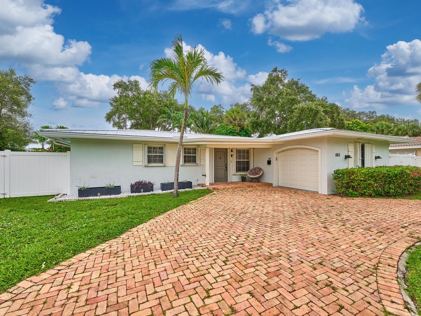 Welcome to your charming and bright Royal Oak Hills home in Boca - photo 8