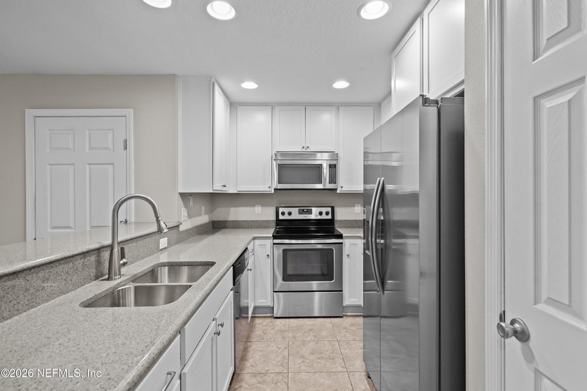 BEST-PRICED TOWNHOME IN THE GATED ISLANDER COMMUNITY ON - photo 4