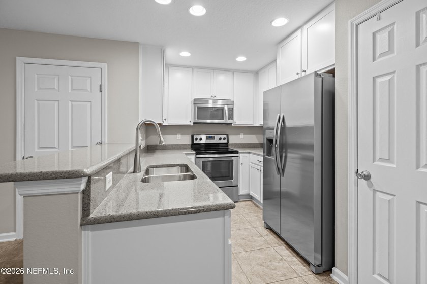 BEST-PRICED TOWNHOME IN THE GATED ISLANDER COMMUNITY ON - photo 5