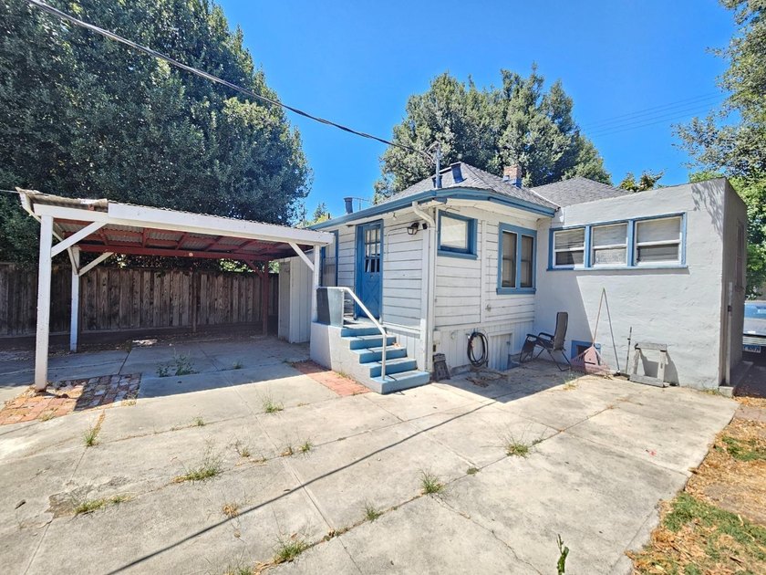 Two homes on one lot. Located in San Jose, the front home is a 3 - photo 8