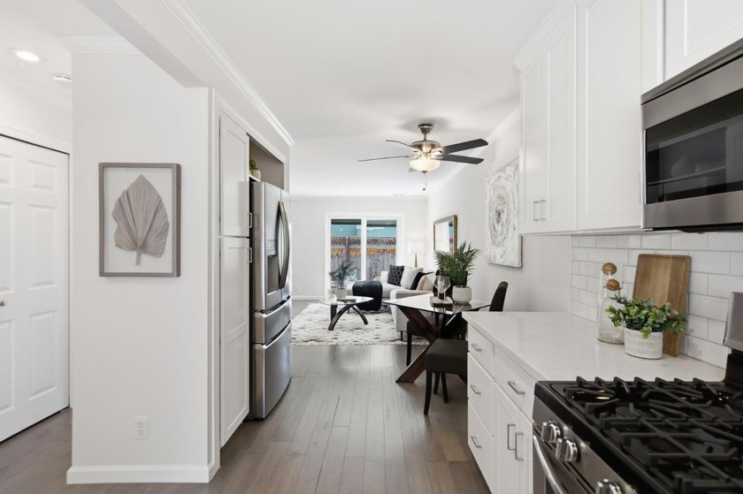 Rare opportunity to own a beautifully remodeled townhouse-style - photo 8