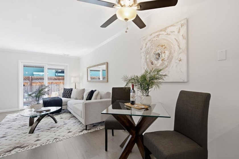Rare opportunity to own a beautifully remodeled townhouse-style - photo 10