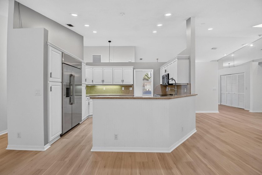 Move right into this beautifully updated 4-bedroom, 3-bath - photo 15