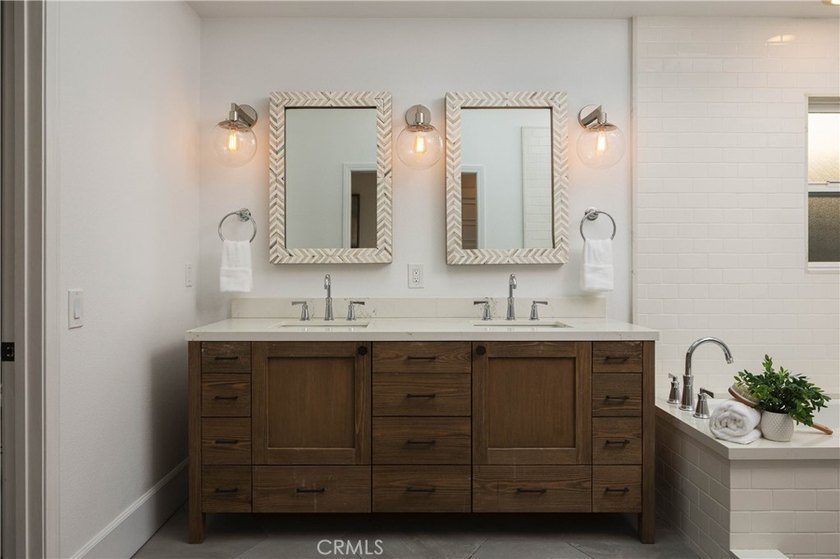 Welcome home to this charming Corona Highlands beach house - photo 16