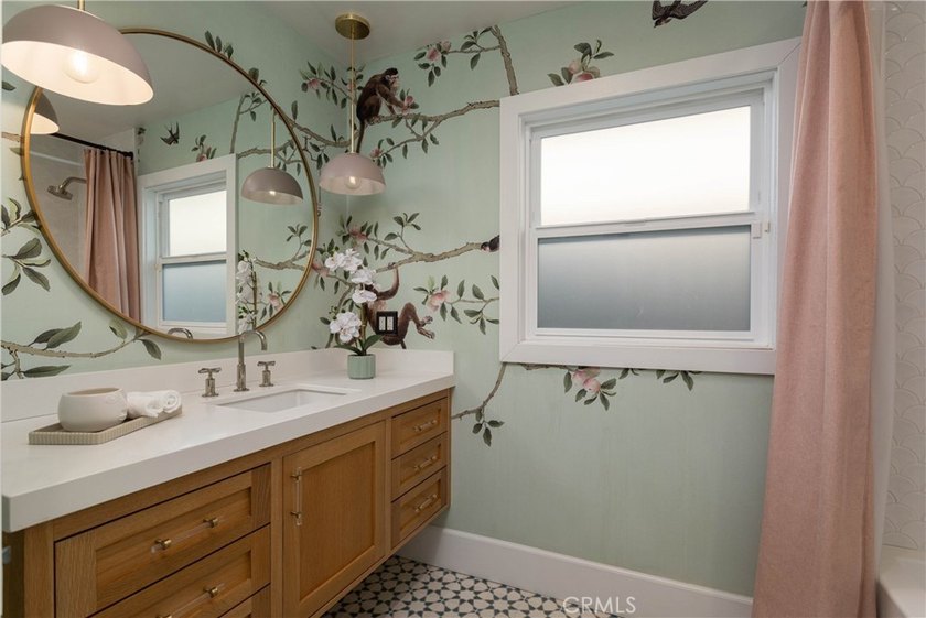 Welcome home to this charming Corona Highlands beach house - photo 19