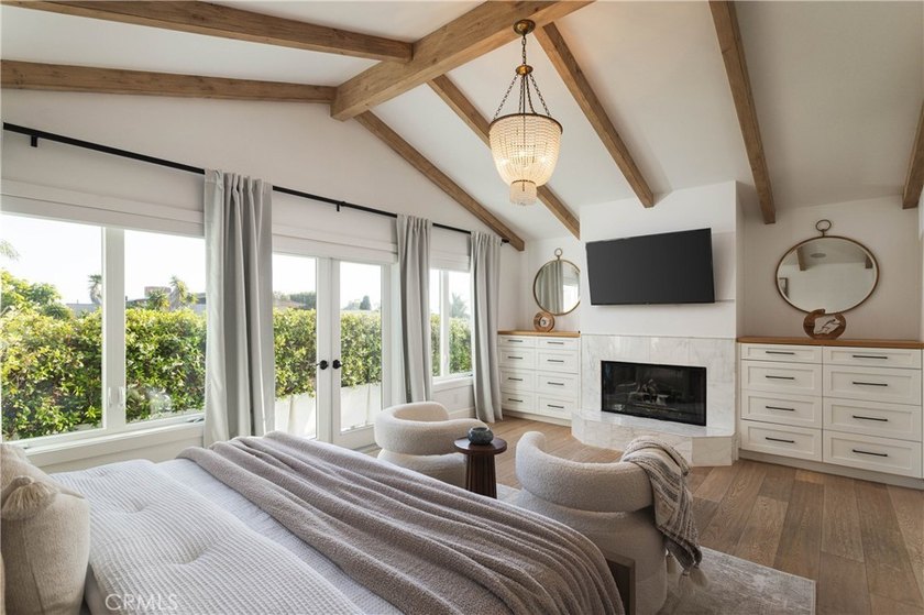 Welcome home to this charming Corona Highlands beach house - photo 23