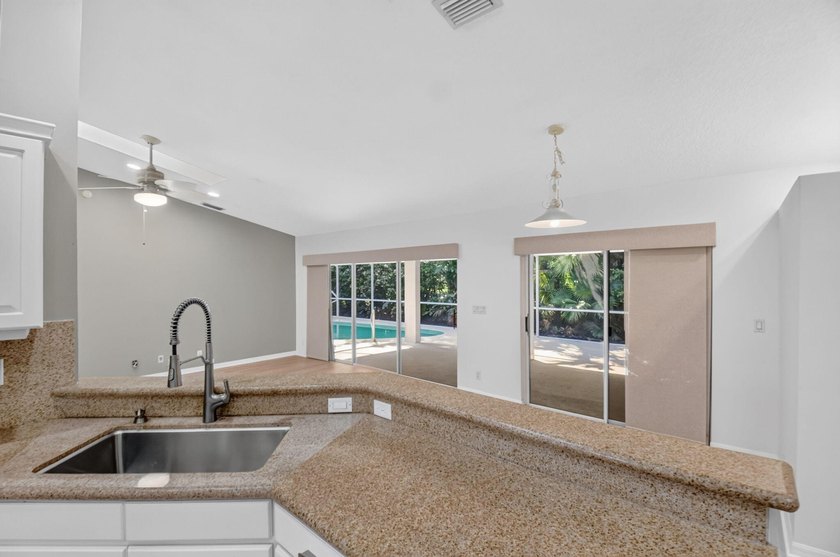 Move right into this beautifully updated 4-bedroom, 3-bath - photo 23