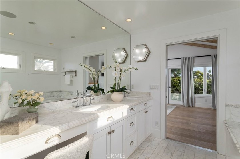Welcome home to this charming Corona Highlands beach house - photo 25