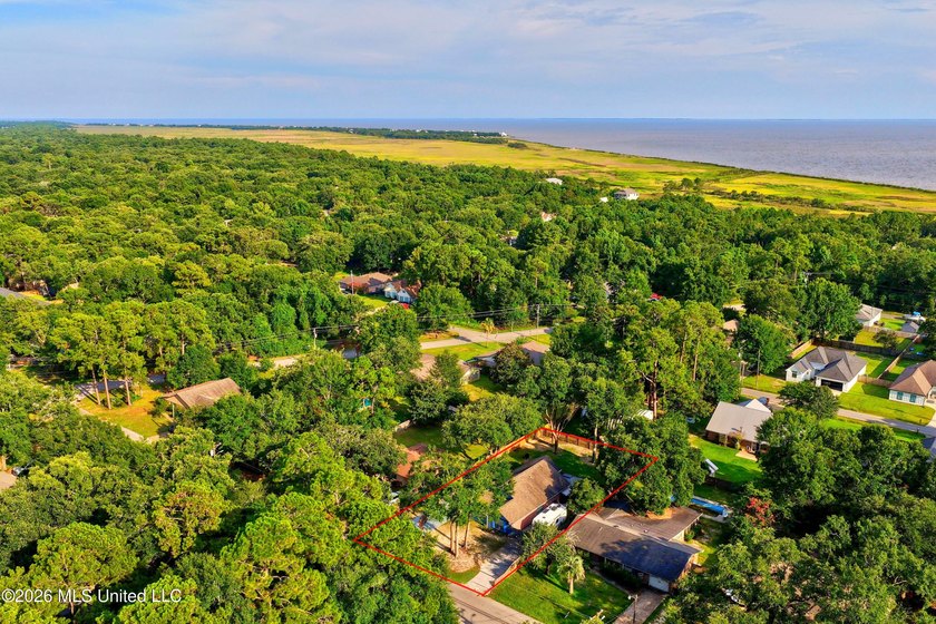 Beautifully updated and move-in ready! This charming 3-bedroom - photo 7