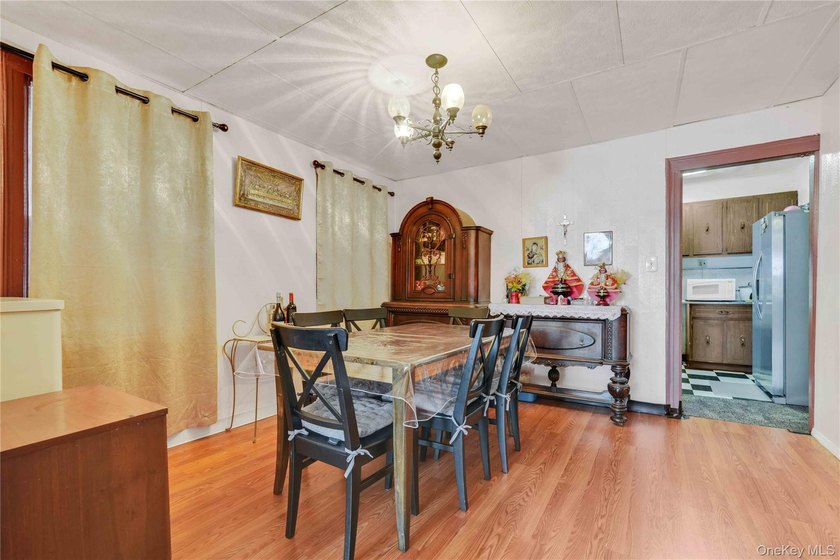Welcome to this classic detached single-family colonial nestled - photo 8