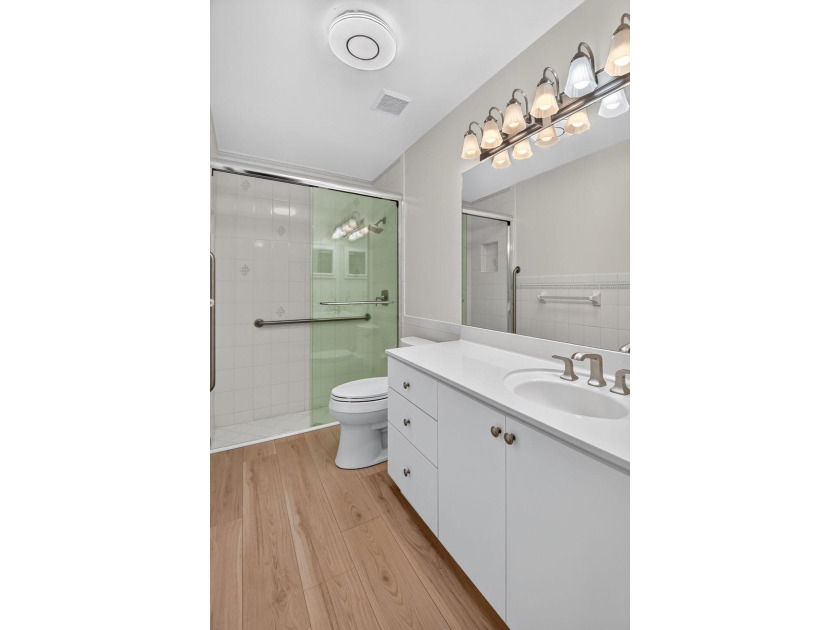 Move right into this beautifully updated 4-bedroom, 3-bath - photo 28