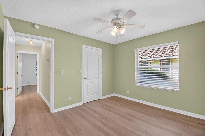 Move right into this beautifully updated 4-bedroom, 3-bath - photo 31
