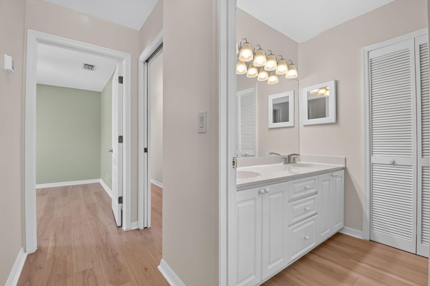 Move right into this beautifully updated 4-bedroom, 3-bath - photo 36