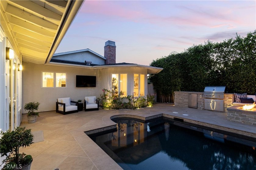 Welcome home to this charming Corona Highlands beach house - photo 37