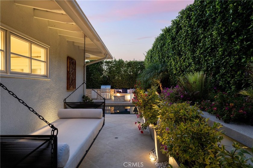 Welcome home to this charming Corona Highlands beach house - photo 38
