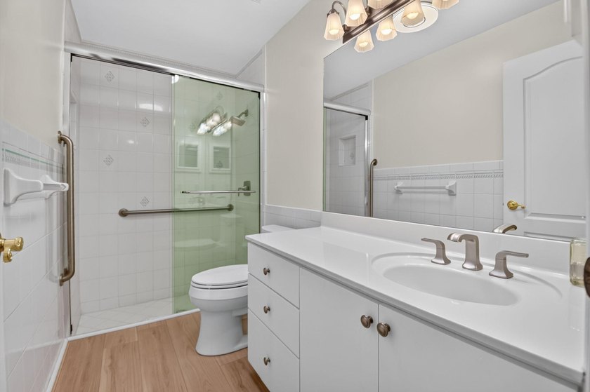 Move right into this beautifully updated 4-bedroom, 3-bath - photo 41