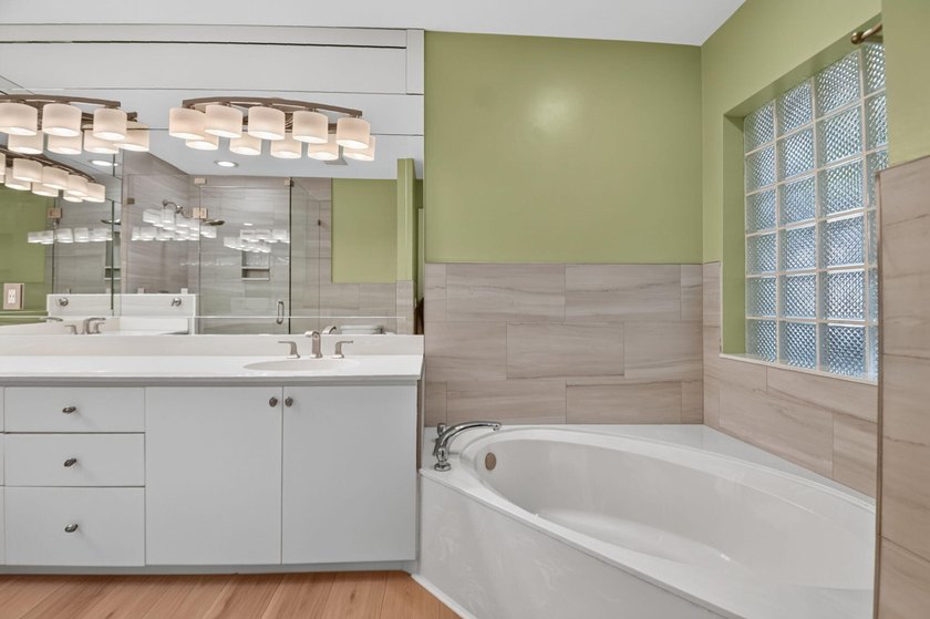 Move right into this beautifully updated 4-bedroom, 3-bath - photo 46