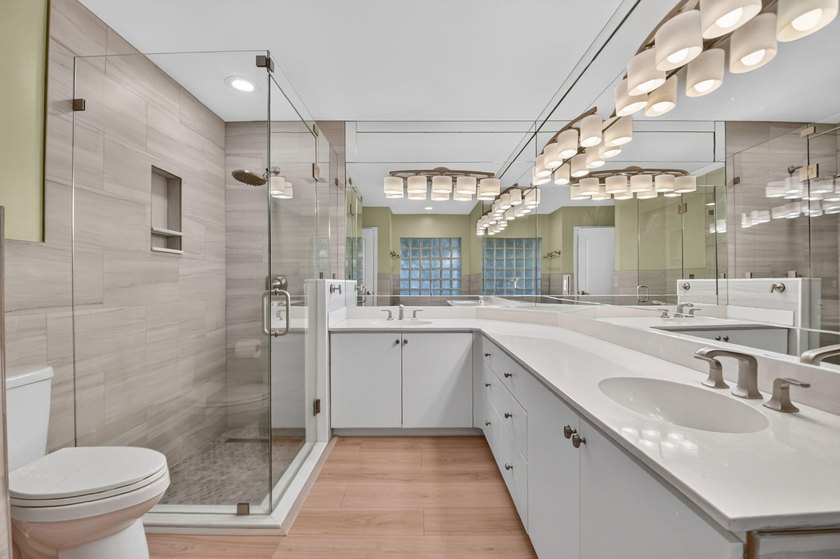 Move right into this beautifully updated 4-bedroom, 3-bath - photo 48
