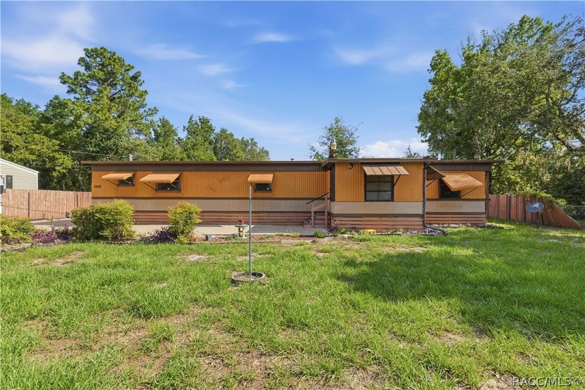 Opportunity awaits with this fully fenced Homosassa property - photo 3