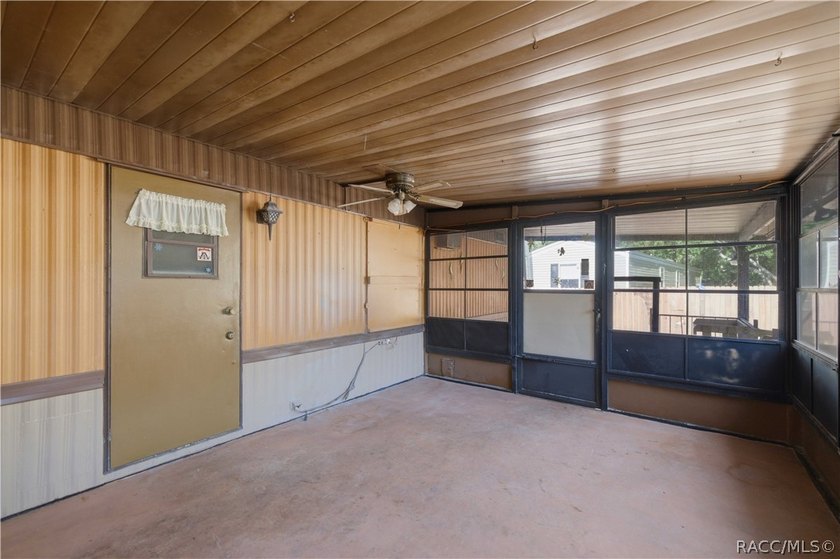 Opportunity awaits with this fully fenced Homosassa property - photo 10