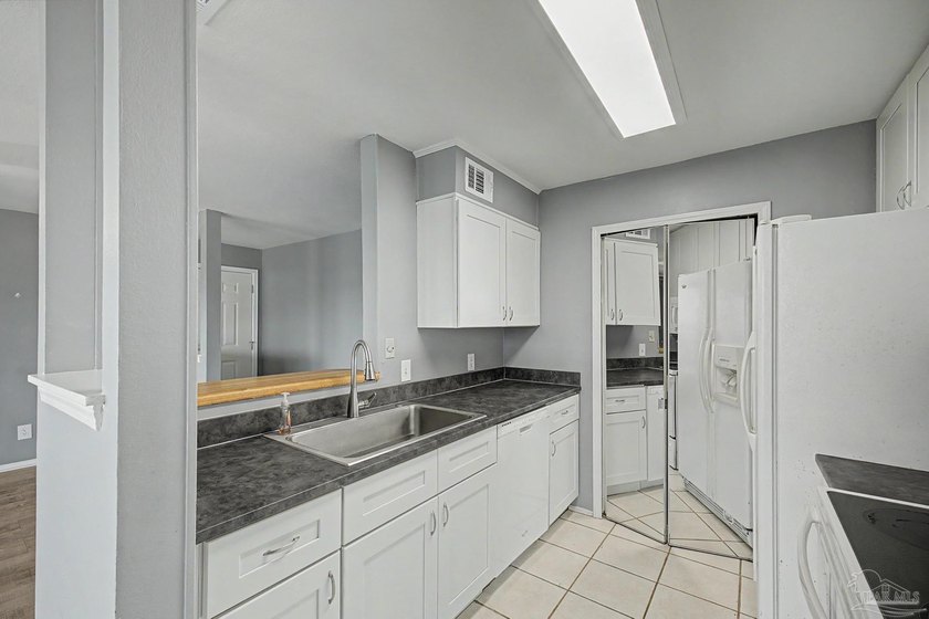 Beautiful 2 bedroom, 2 bath waterfront condo in Gulf Breeze - photo 11