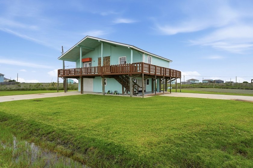 Nestled on two spacious lots in Holiday Beach, this fully - photo 2