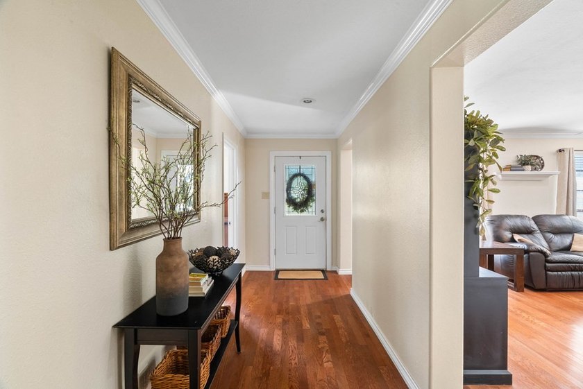 This fully furnished, move-in ready home features 3 bedrooms and - photo 5