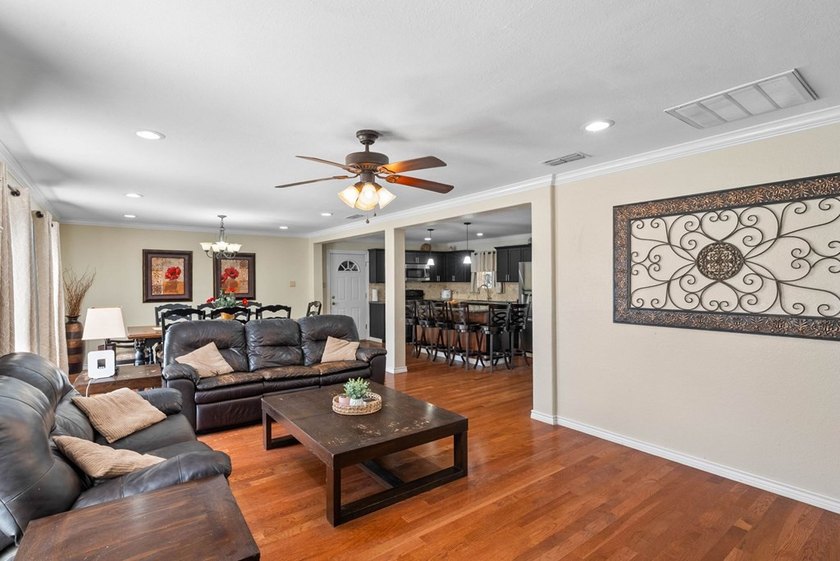 This fully furnished, move-in ready home features 3 bedrooms and - photo 7