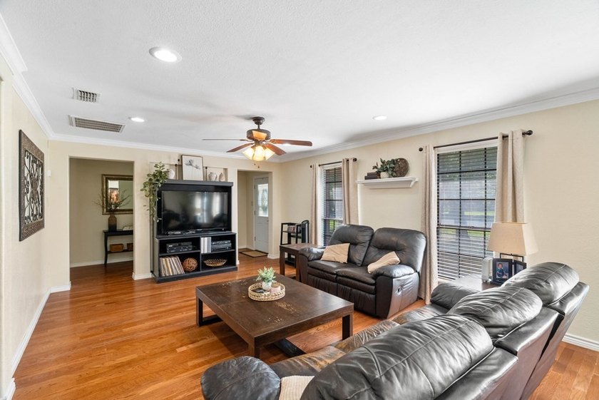 This fully furnished, move-in ready home features 3 bedrooms and - photo 8