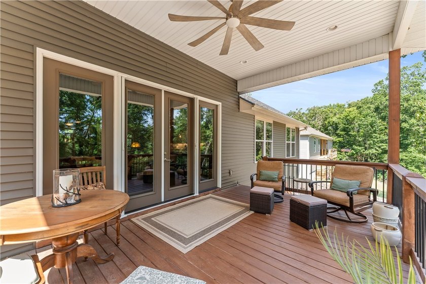 You don't want to miss this beautiful custom-built 3-bedroom - photo 5