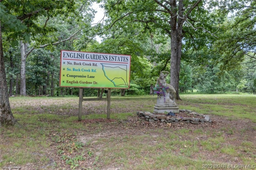 7.24 Acres in English Gardens offering lake access via boat ramp - photo 2