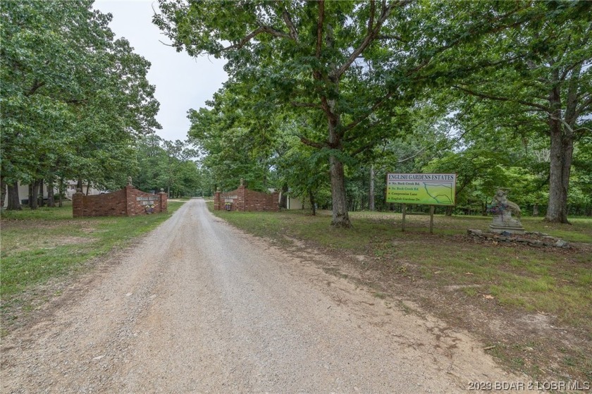 7.24 Acres in English Gardens offering lake access via boat ramp - photo 3